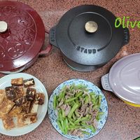 可能是顯示的文字是「 Olive, olive.CF CF STAUB STAUB STAUB STAUB STACO 」的圖像