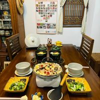 可能是義大利麵、燉小牛膝和文字的圖像
