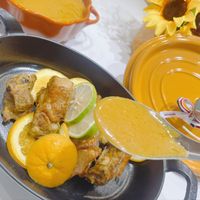 可能是燉小牛膝和顯示的文字是「 staub ርም0 」的圖像