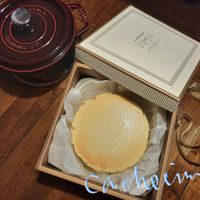 可能是舒芙蕾、戚風蛋糕和文字的圖像