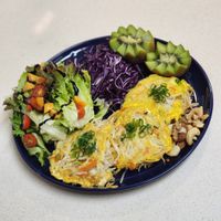 可能是水波蛋、歐姆蛋、豆腐和麵的圖像