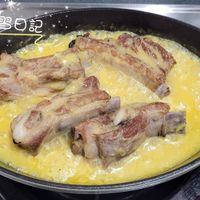 可能是燉小牛膝和文字的圖像