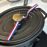 可能是顯示的文字是「 STAUIE 」的圖像
