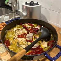 可能是火鍋和西班牙大鍋飯的圖像