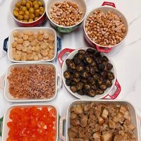 可能是麵、豆腐、魚卵、炒麵和文字的圖像