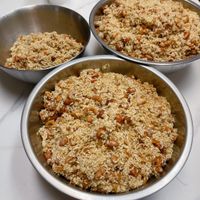 可能是北非小米飯、印度香料飯和炒飯的圖像