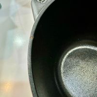 可能是顯示的文字是「 STAUB STAUB 」的圖像