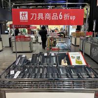 可能是 3 個人和文字的圖像