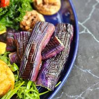 可能是豆腐、莙薘菜和香菇的圖像