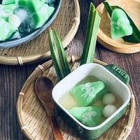 可能是甜點和顯示的文字是「 STAU3 STAU3 」的圖像