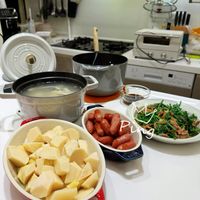 可能是火鍋、起司火鍋、豆腐和粥的圖像