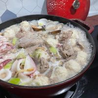 可能是拉麵、粥、燉小牛膝和火鍋的圖像