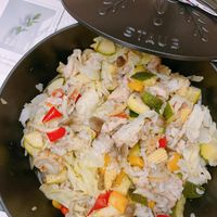 可能是西班牙大鍋飯和豆腐的圖像
