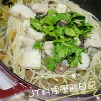 可能是麵、豆腐、義大利麵、拉麵和文字的圖像