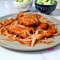可能是顯示的文字是「 STAUB 大廚賞味 實味」的圖像