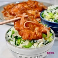 可能是炒麵和顯示的文字是「大唐賞味」的圖像