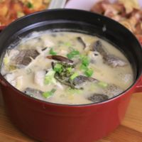 可能是香菇、火鍋和豆腐的圖像
