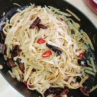 可能是麵、炒麵和義大利麵的圖像