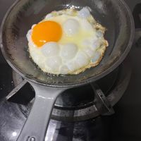 可能是蛋黃和水波蛋的圖像