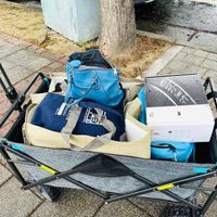 可能是營地、工具袋和文字的圖像