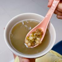 可能是粥、甜點和龍眼的圖像
