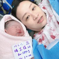 可能是 2 個人、醫院和顯示的文字是「得立誼好 立誼 113.5.17. a5 113.5. 19:31 誼 楊 Bw: Bw:38109 g 38109 He: 52CM $2 cm 」的圖像