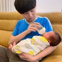 可能是 1 人和嬰兒的圖像