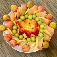 可能是西瓜、草莓和龍眼的圖像
