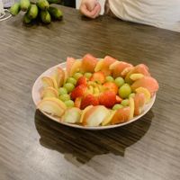 可能是草莓、甜點、西瓜和龍眼的圖像