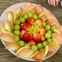 可能是甜點、蘋果、西瓜、草莓和龍眼的圖像