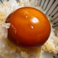 可能是粥、水波蛋和蛋黃的圖像
