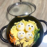 可能是蛋黃、豆腐和水波蛋的圖像