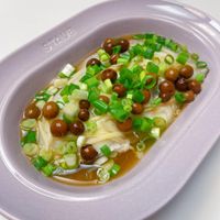 可能是麵、拉麵、粥、香菇和文字的圖像