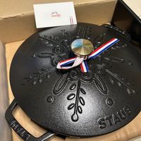 可能是鬆餅機和顯示的文字是「 staub %o ዛጥ1ሃ15 」的圖像