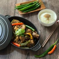 可能是豆腐、火鍋、肉排和文字的圖像