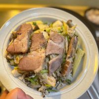 可能是炒麵、拉麵、香菇和義大利麵的圖像