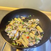 可能是拉麵、香菇和義大利麵的圖像