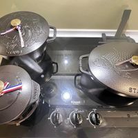 可能是鬆餅機、喇叭和文字的圖像