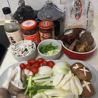 可能是拉麵、豆腐、香菇和文字的圖像