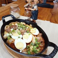 可能是拉麵、水波蛋和文字的圖像