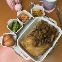 可能是顯示的文字是「 STAUB STAUB SYAUB TAUD AUB UA M STAUR TAUB Pn SIME'S was 」的圖像