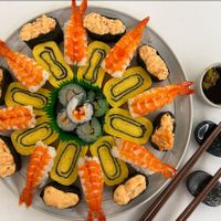 可能是生魚片和壽司的圖像