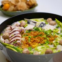 可能是麵、豆腐、粥、火鍋和拉麵的圖像
