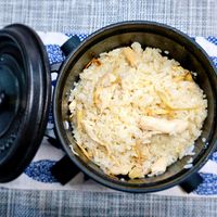 可能是粥、豆腐和炒飯的圖像