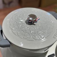 可能是鬆餅機、泡茶器和文字的圖像