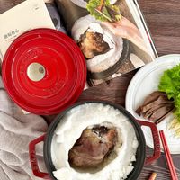 可能是豆腐、燉小牛膝、粥、火鍋和文字的圖像