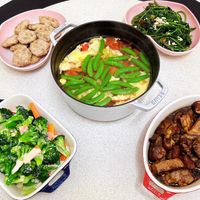 可能是豆腐、炒麵、火鍋和文字的圖像