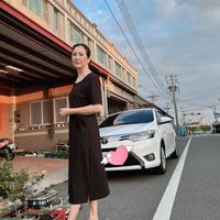 可能是 1 人、汽車和文字的圖像