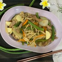 可能是炒麵、義大利麵和拉麵的圖像