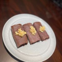 可能是壽司和甜點的圖像